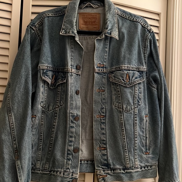 Levi’s vintage Jean jacket with leather vogue patch on the back - Picture 5 of 5